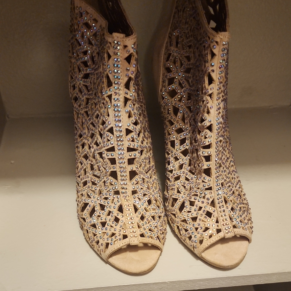 Zigi Soho Tan Peep-Toe Laser-Cut Heels